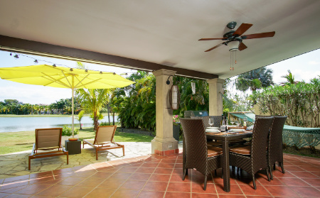 Villa-Ibis-Outside-Dining